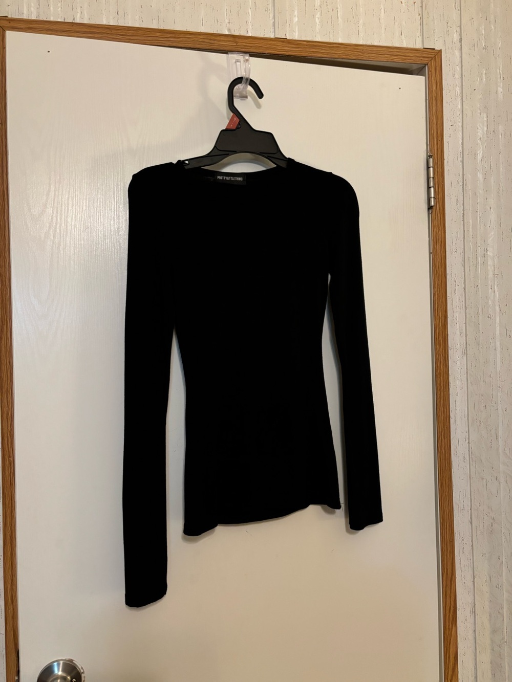 PrettyLittleThing Black Long Sleeve Slim Tee